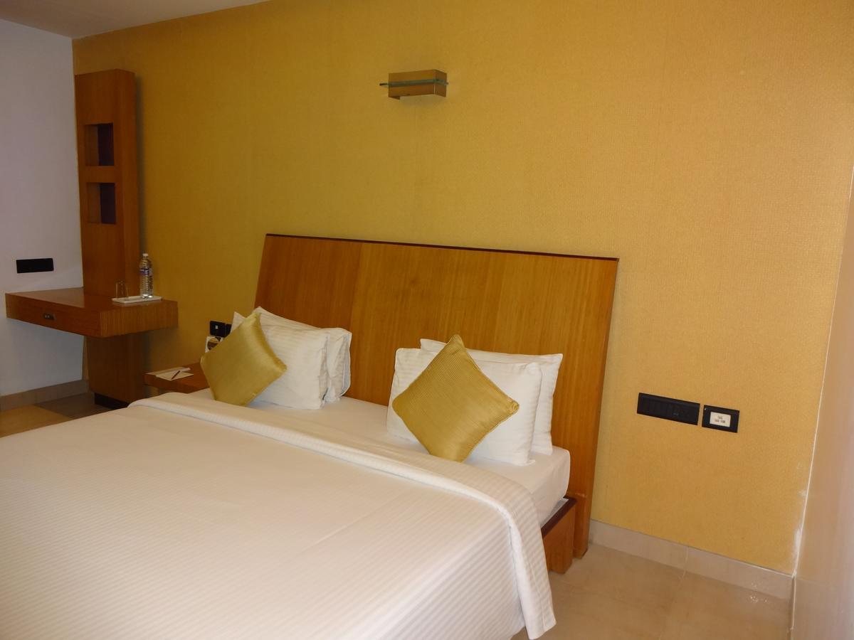 The Castello Residency Hotel โคอิมบาทอร์ ภายนอก รูปภาพ