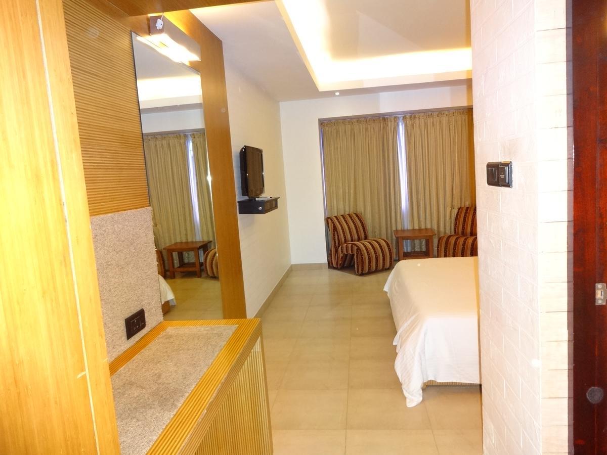 The Castello Residency Hotel โคอิมบาทอร์ ภายนอก รูปภาพ